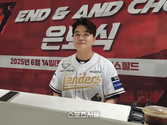 SSG 추신수 구단주 특별보좌역이 14일 인천SSG랜더스필드에서 은퇴식을 앞두고 인터뷰를 진행하고 있다. 문학 | 김동영 기자 raining99@sportsseoul.com