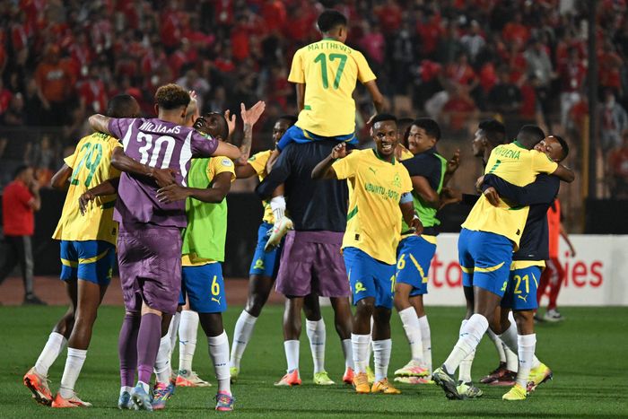 마멜로디 선다운스 선수들이 지난달 25일 피라미드와 아프리카 챔피언스리그 결승 1차전에서 선제골이 터지자 기뻐하고 있다. 사진 | AFP연합뉴스