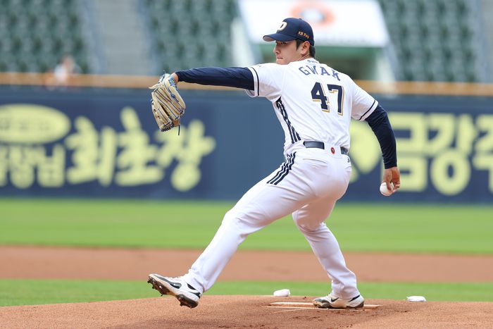 두산 곽빈이 15일 서울 잠실구장에서 열린 2025 KBO리그 정규시즌 키움전서 역투하고 있다. 사진 | 두산 베어스