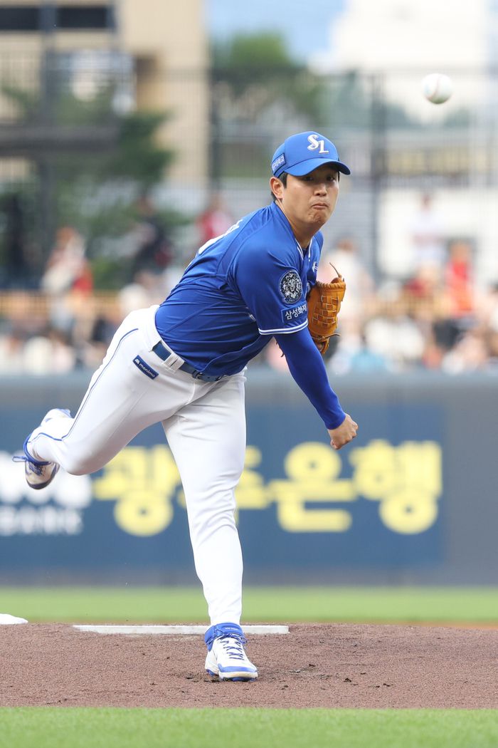 삼성 양창섭이 11일 광주-기아 챔피언스 필드에서 열린 2025 KBO리그 KIA전에 선발 등판해 힘차게 공을 던지고 있다. 사진 | 삼성 라이온즈