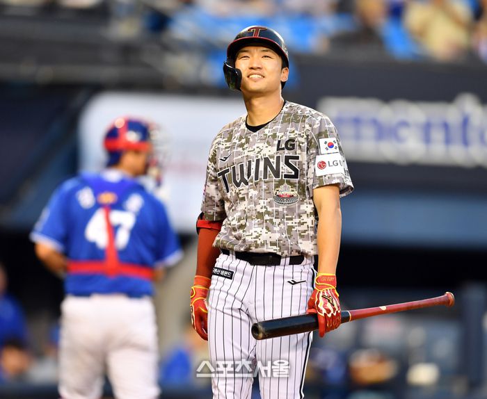 박해민이 삼진을 당한 뒤 아쉬워하고 있다. 사진 | 스포츠서울 DB