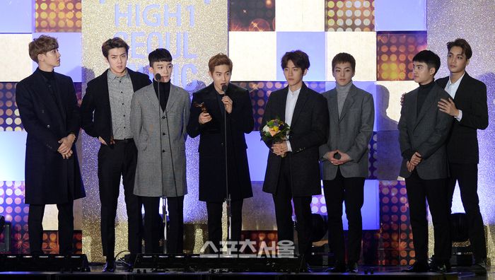 제25회 서울가요대상에서 대상을 수상한 엑소. 사진 | 스포츠서울DB