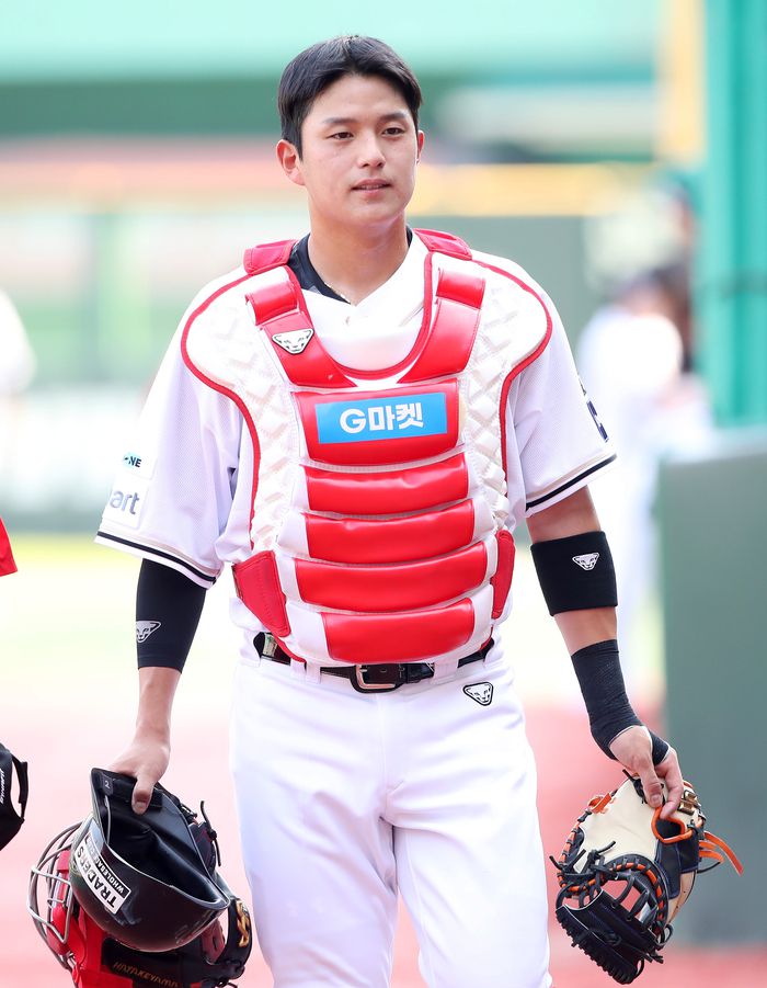 SSG 조형우가 14일 인천SSG랜더스필드에서 열린 2025 KBO리그 롯데전에 앞서 훈련하고 있다. 사진 | SSG 랜더스