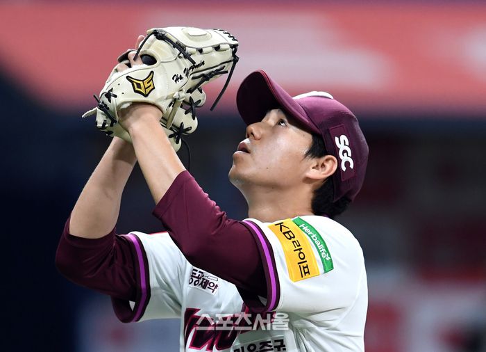 투구를 마친 키움 선발투수 하영민이 세리머니를 펼치고 있다. 고척 | 박진업 기자 upandup@sportsseoul.com