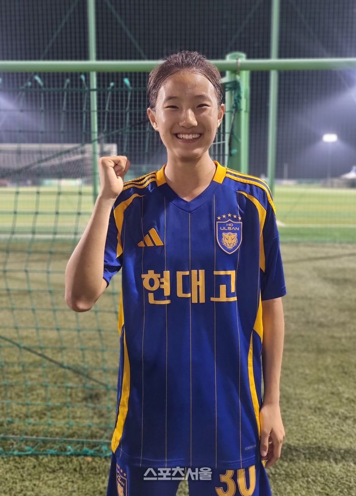 울산현대고 김민서가 18일 본지와 인터뷰 후 포즈를 취하고 있다. 사진 | 합천=박준범기자