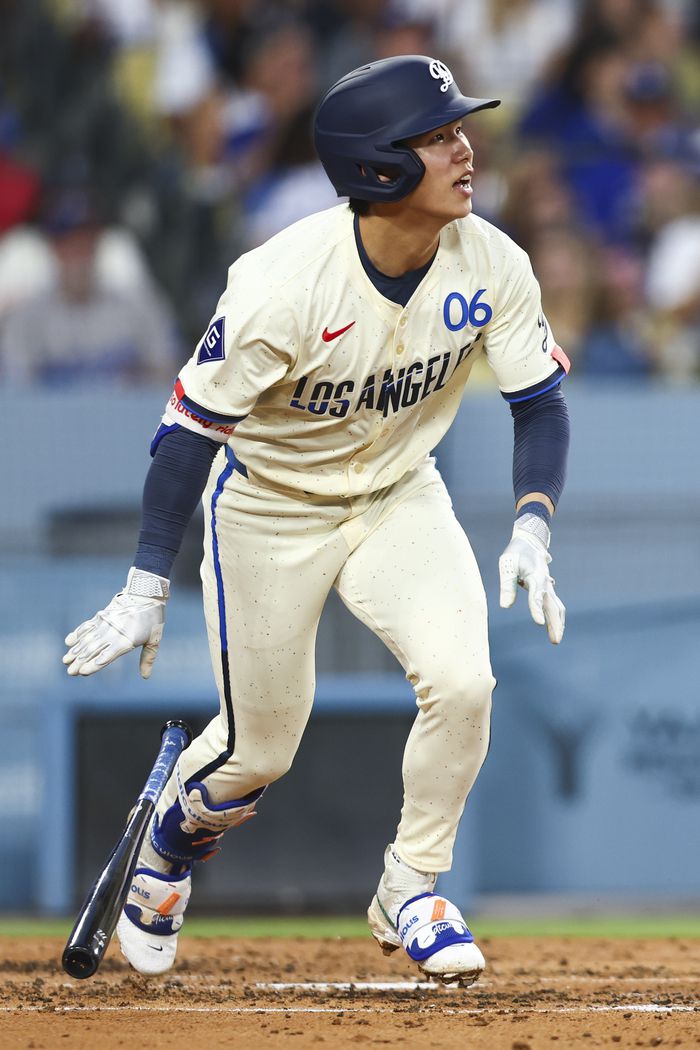 김혜성이 타구를 바라보고 있다. 사진 | AP 연합뉴스