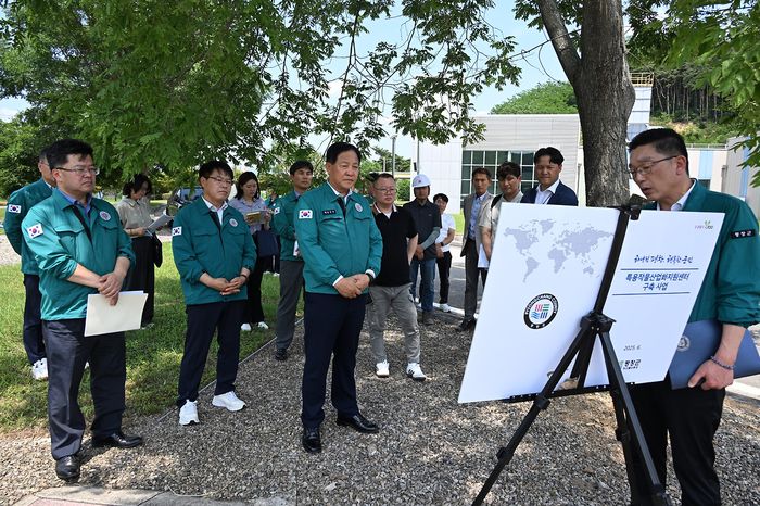 심재국 평창군수가 19일 상반기 현안 사업장 방문 점검을 하고 있다.  사진|평창군