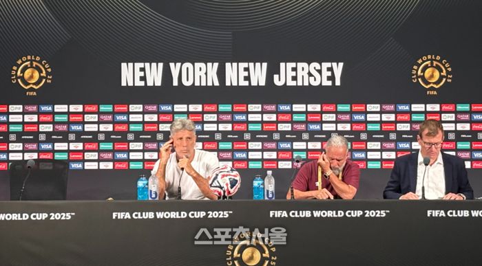 플루미넨시(브라질)를 이끄는 헤나투 가우슈 감독이 울산전을 하루 앞둔 21일(한국시간) 미국 뉴저지주 이스트러더퍼드에 있는 메트라이프 스타디움에서 열린 공식 기자회견에서 취재진 질문에 답하고 있다. 사진 |  이스트러더퍼드(미 뉴저지주)=김용일 기자