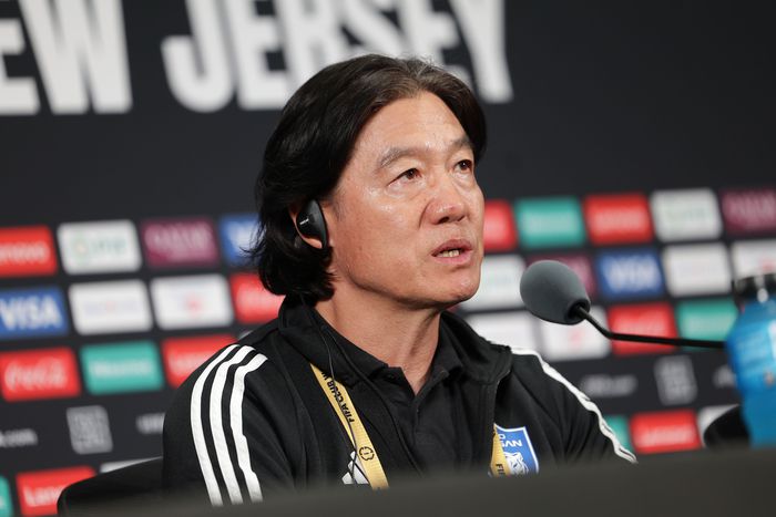 울산HD의 김판곤 감독이 플루미넨시와 2025 국제축구연맹(FIFA) 클럽월드컵 조별리그 B조 2차전을 하루 앞둔 21일(한국시간) 미국 뉴저지주 이스트러더퍼드에 있는 메트라이프 스타디움에서 진행한 기자회견에서 취재진 질문에 답하고 있다. 사진 | 울산HD