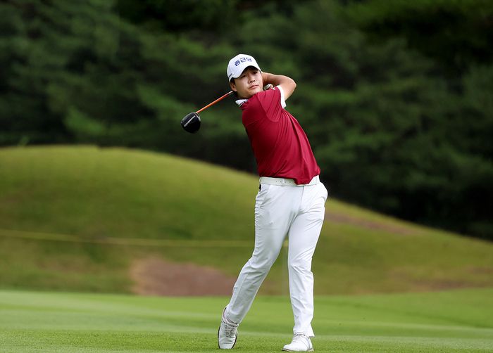 김민규가 21일 열린 KPGA 선수권 3라운드 9번홀에서 페어웨이 드라이브샷을 하고 있다. 사진 | KPGA