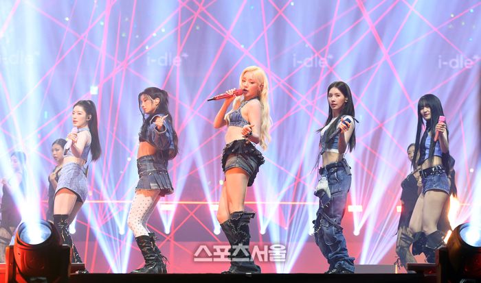 아이들(i-dle)이 21일 오후 인천 중구 인스파이어 아레나에서 열린 제34회 ‘서울가요대상’에서 열정적인 무대를 선보이고 있다. 아이들은 대상과 본상을 차지하며 서울가요대상 2관왕에 올랐다. 2025. 6. 21. 인천 | 박진업 기자 upandup@sportsseoul.com