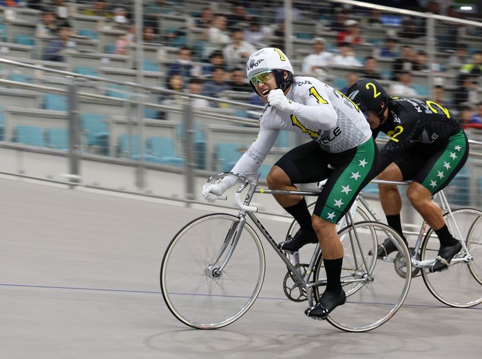 지난 5월 대상 경륜 우수급 결승전에서 우승한 임재연은 7월부터 다시 특선급 무대를 달린다. 사진 | 체육공단