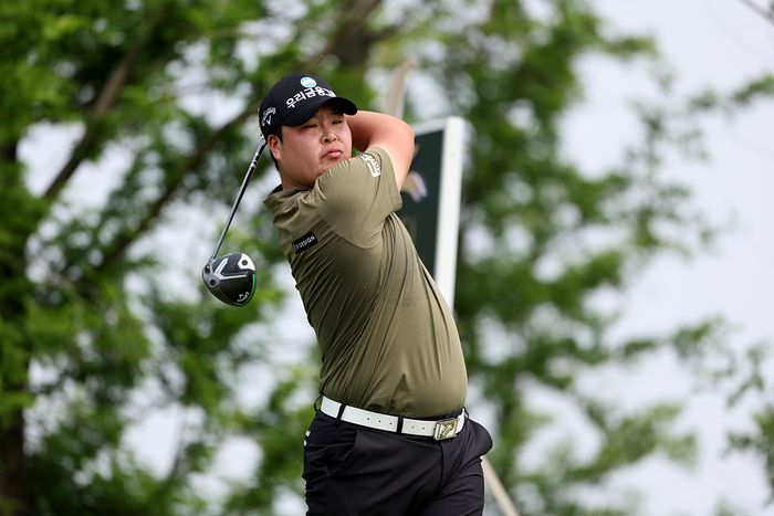 황중곤이 27일 KPGA 군산CC 오픈 2라운드에서 티샷하고 있다. 사진 | KPGA