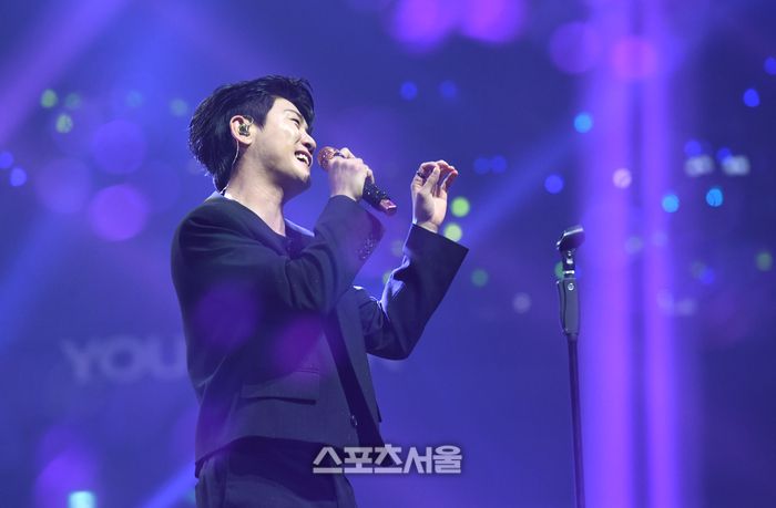 가수 영탁이 21일 오후 인천 중구 인스파이어 아레나에서 열린 제34회 ‘서울가요대상’에서 열정적인 무대를 선보이고 있다.. 2025. 6. 21.  인천 | 박진업 기자 upandup@sportsseoul.com