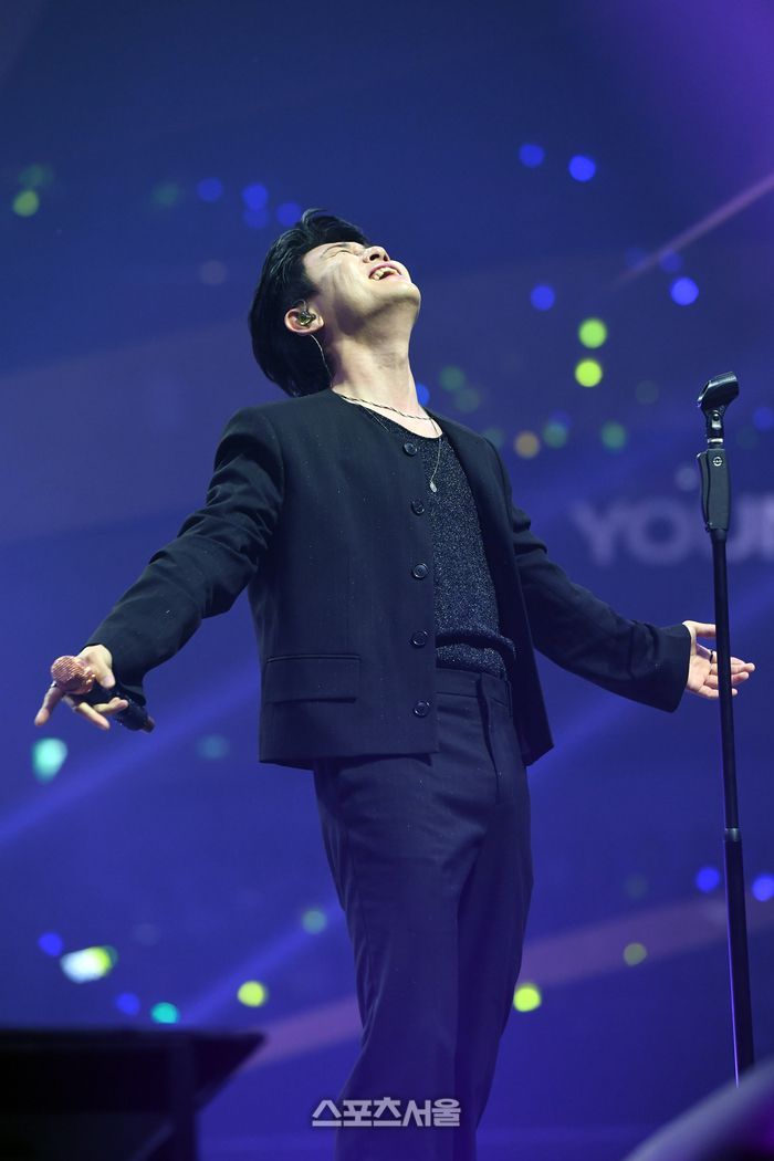 가수 영탁이 21일 오후 인천 중구 인스파이어 아레나에서 열린 제34회 ‘서울가요대상’에서 열정적인 무대를 선보이고 있다.  2025. 6. 21.  인천 | 박진업 기자 upandup@sportsseoul.com