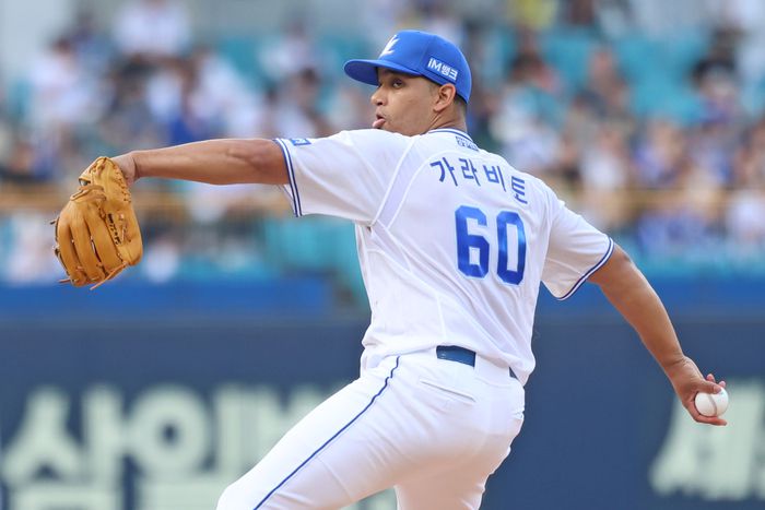 삼성 가라비토가 26일 대구삼성라이온즈파크에서 열린 2025 KBO리그 한화전에 선발 등판해 역투하고 있다. 사진 | 삼성 라이온즈
