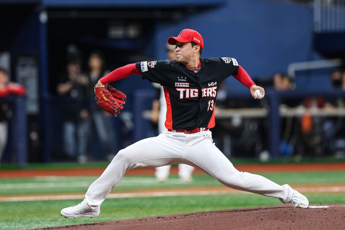 KIA 윤영철이 24일 서울 고척스카이돔에서 열린 2025 KBO리그 정규시즌 키움전 선발 등판해 역투하고 있다. 사진 | KIA 타이거즈