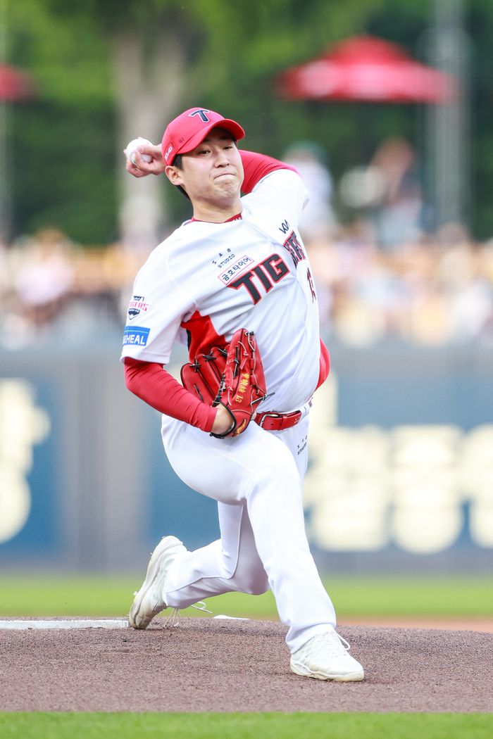 KIA 윤영철이 14일 광주-기아 챔피언스 필드에서 열린 2025 KBO리그 롯데전에 선발 등판해 역투하고 있다. 사진 | KIA 타이거즈