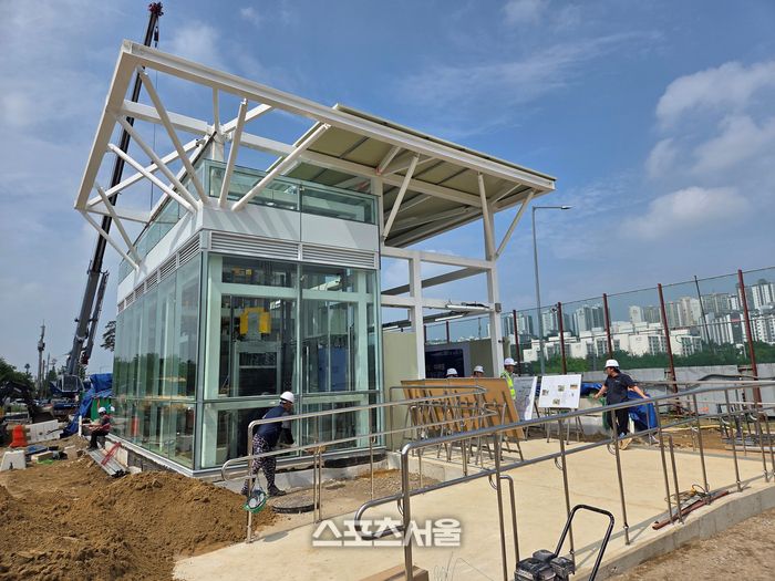 GTX-A 구성역 5번출구 승강기 공사 모습. 제공=용인시