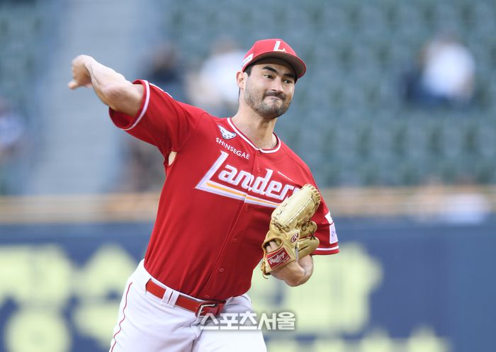 SSG 선발투수 화이트가 서울 잠실구장에서 열린 2025 KBO리그 두산과 경기에서 역투하고 있다.  잠실 | 최승섭기자 thunder@sportsseoul.com