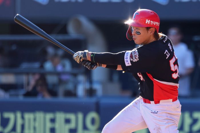 KIA 고종욱이 29일 서울 잠실구장에서 열린 2025 KBO리그 정규시즌 LG전에서 안타를 치고 있다. 사진 | KIA 타이거즈