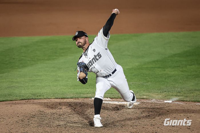 롯데 감보아가 2일 부산 사직구장에서 열린 2025 KBO리그 정규시즌 LG전서 역투하고 있다. 사진 | 롯데 자이언츠
