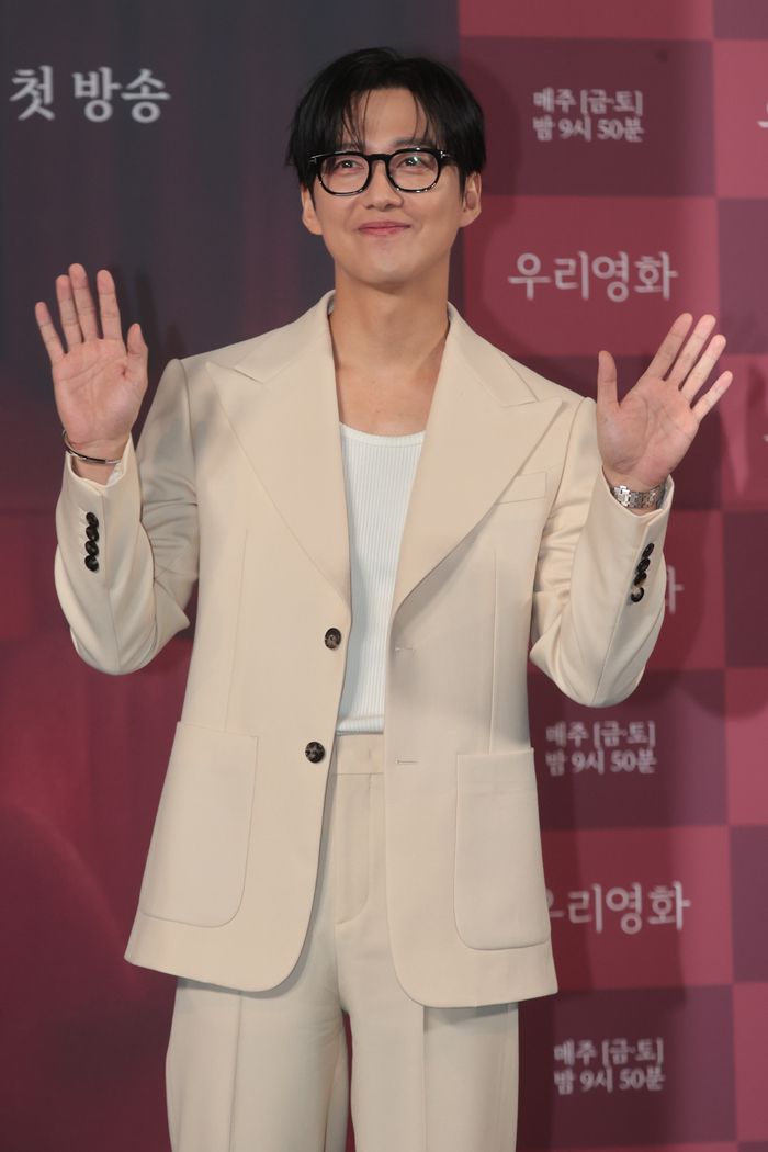배우 남궁민이 지난달 10일 서울 용산구 CGV 용산아이파크몰에서 열린 SBS금토드라마 ‘우리영화’ 제작발표회에서 포즈를 취하고 있다. 사진 | 연합뉴스
