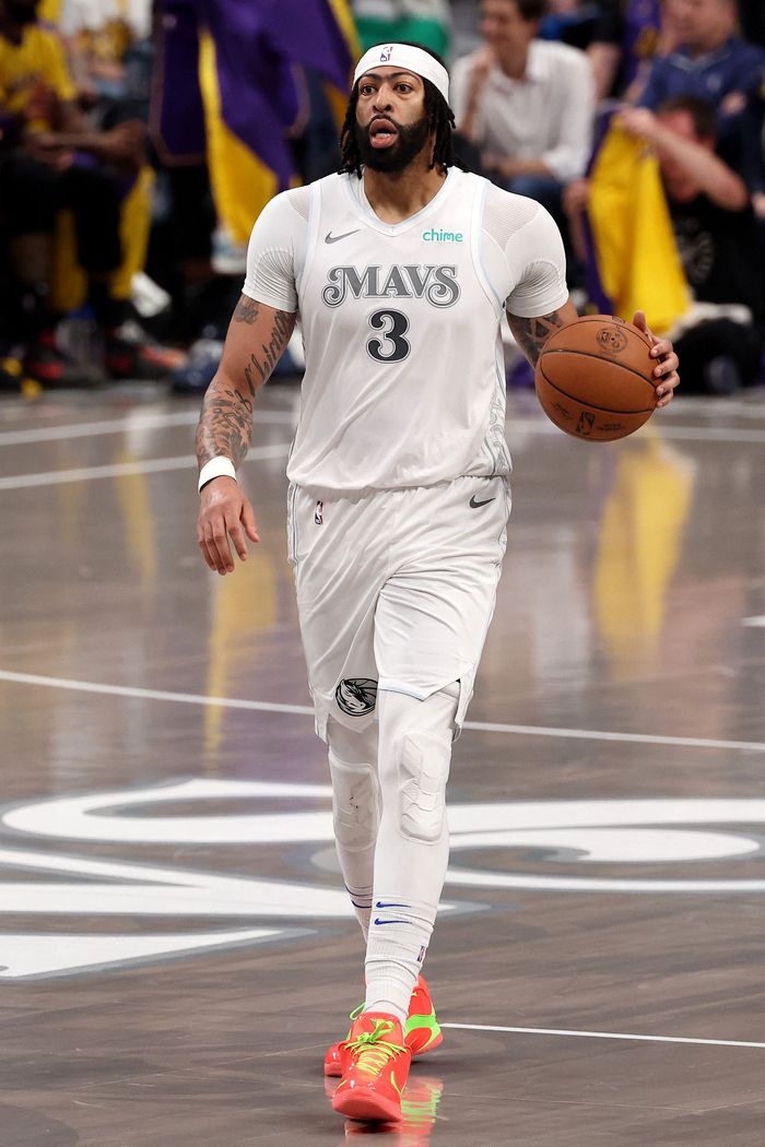 앤서니 데이비스가 댈러스로 떠난 후 레이커스는 센터 포지션에서 약점을 노출했다. 사진 | AFP 연합뉴스