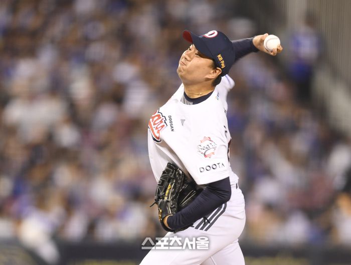 두산 투수 이영하가 2일 서울 잠실구장에서 열린 2025 KBO리그 삼성과 경기 6회 역투하고 있다. 잠실 | 최승섭기자 thunder@sportsseoul.com