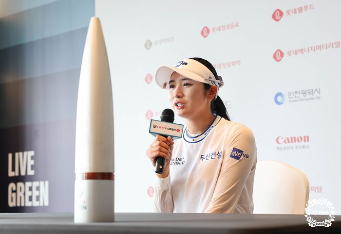 박혜준이 6일 베어즈베스트 청라GC에서 열린 KLPGA투어 롯데오픈에서 생애 첫승을 따낸 뒤 소감을 밝히고 있다. 사진 | KLPGA