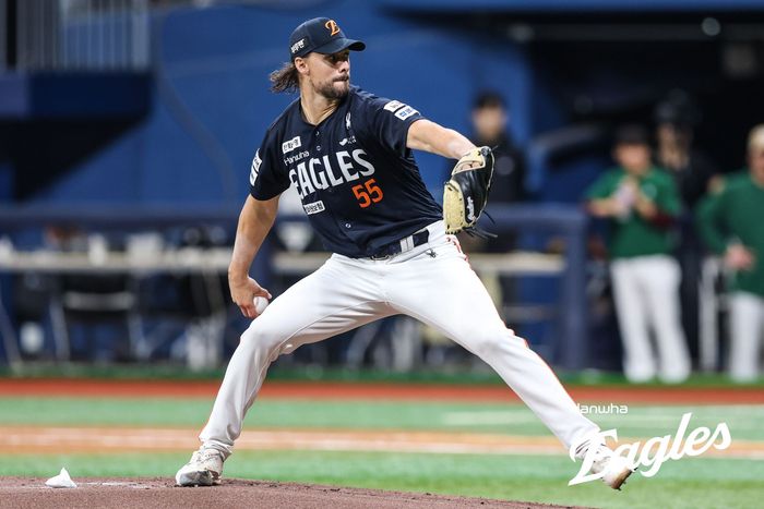 한화 와이스가 6일 고척스카이돔에서 열린 2025 KBO리그 키움전에 선발 등판해 역투하고 있다. 이늘 승리투수가 되면서 시즌 10승을 달성했다. 사진 | 한화 이글스