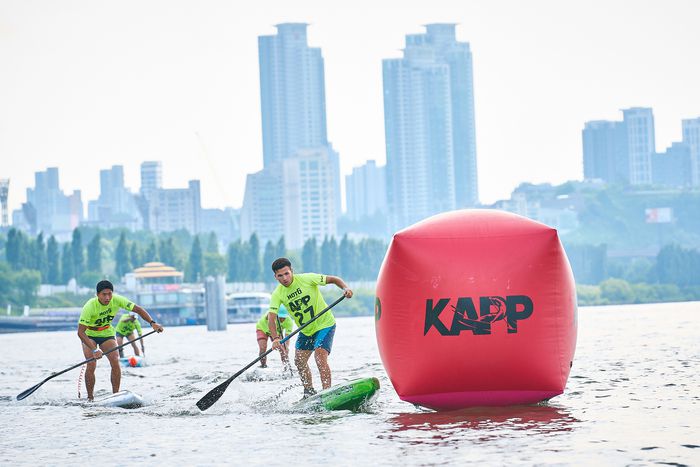 APP 월드투어 2025 서울 SUP 오픈 남자 프로 단거리 경기 모습. 사진 | 대한패들서프프로협회