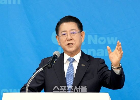김영록 전라남도지사가 8일 순천 에코그라드호텔에서 민선8기 출범3년 기자간담회를 갖고 ‘전남동부권 성과와 비전’을 발표하고 있다.=전남도 제공