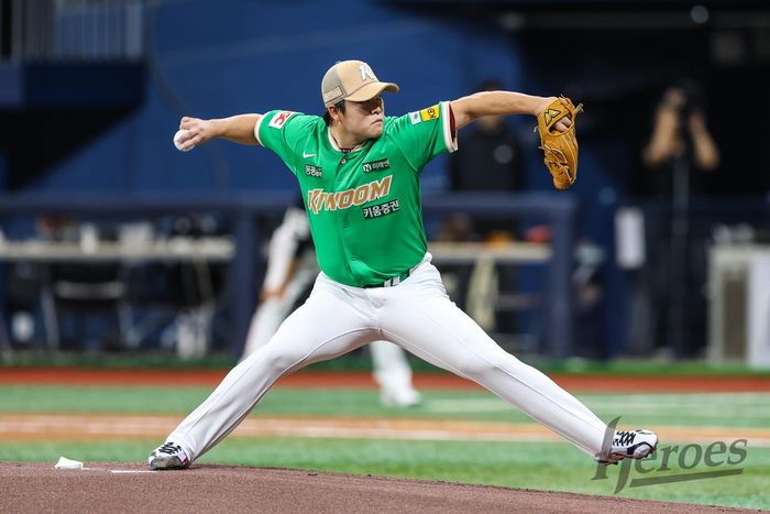 키움 박주성이 6일 서울 고척스카이돔에서 열린 2025 KBO리그 정규시즌 LG전에 선발 등판해 역투하고 있다. 사진 | 키움 히어로즈