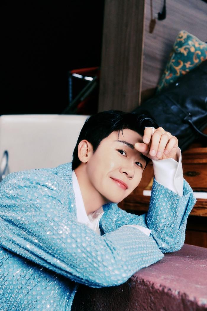 ‘주시고 (Juicy Go) (Duet with 김연자)’ 두 번째 콘셉트 포토. 사진 | 어비스컴퍼니