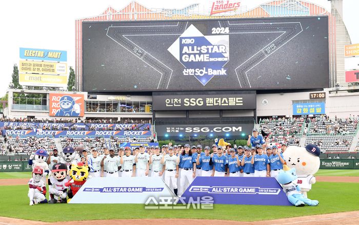 지난해 7월6일 인천SSG랜더스필드에서 진행된 2024 KBO리그 올스타전에 앞서 참가 선수들이 기념촬영을 하고 있다. 문학 | 박진업 기자 upandup@sportsseoul.com