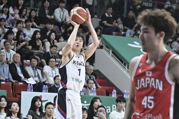 이현중이 11일 안양 정관장 아레나에서 열린 2025 남자농구 국가대표 평가전 일본과 경기에서 3점슛을 던지고 있다. 사진 | 대한민국농구협회