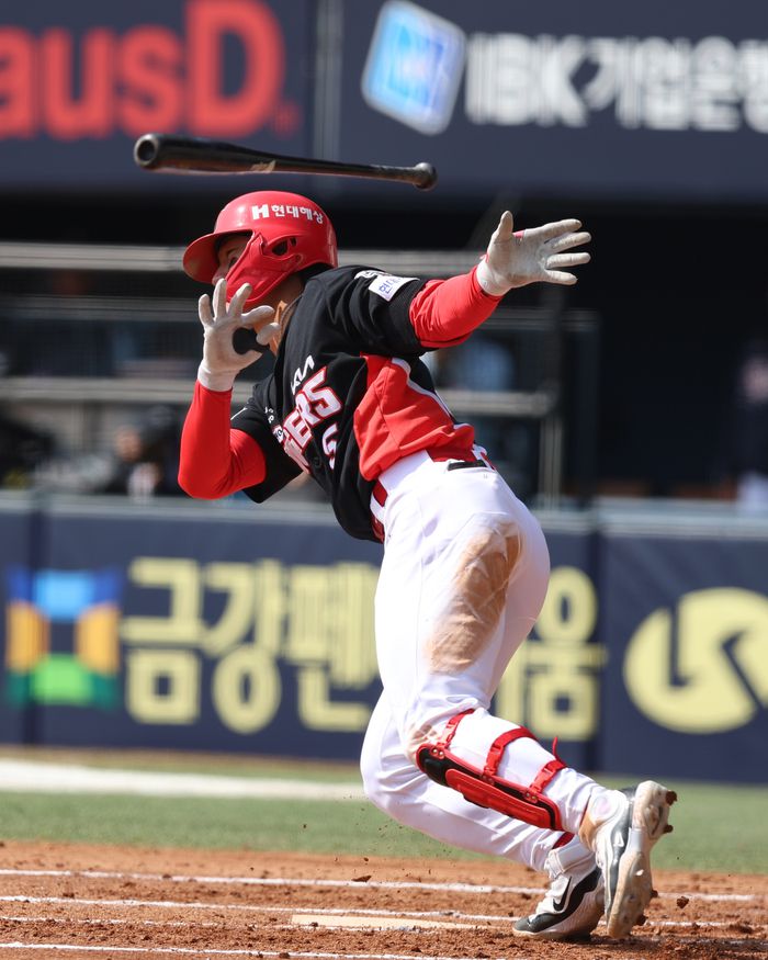 KIA 김도영이 서울 잠실구장에서 열린 2025 KBO리그 시범경기 두산전에서 안타를 때리고 있다. 사진 | KIA 타이거즈