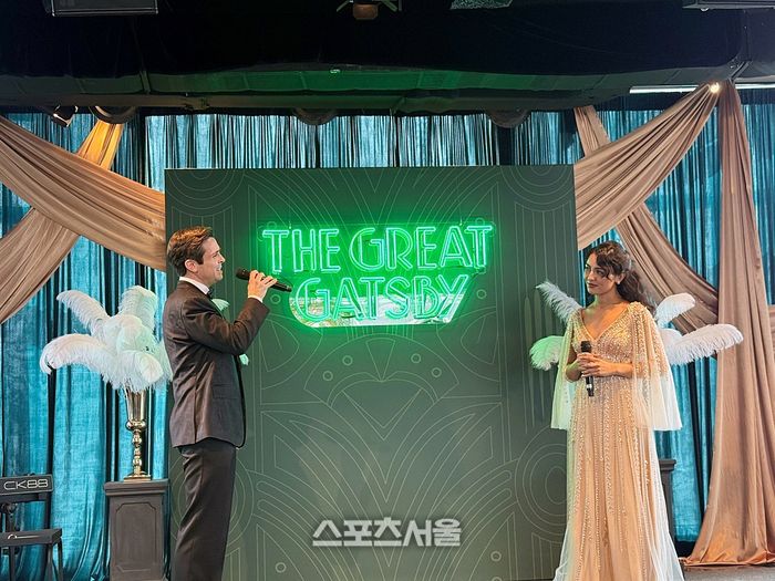 15일 뮤지컬 ‘위대한 개츠비’ 오리지널 서울 론칭 프레스콜에서 (왼쪽부터) ‘개츠비’ 역 매트 도일과 ‘데이지’ 역 센젤 아마디가 대표 넘버 ‘My Green Light’를 선보이고 있다. 사진 | 표권향 기자 gioia@sportsseoul.com