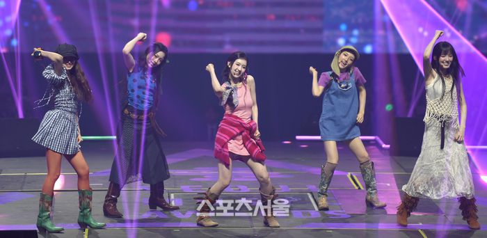 키키가 지난달 21일 인천 인스파이어 아레나에서 열린 제34회 서울가요대상에서 공연을 하고 있다.  인천 | 최승섭기자 thunder@sportsseoul.com