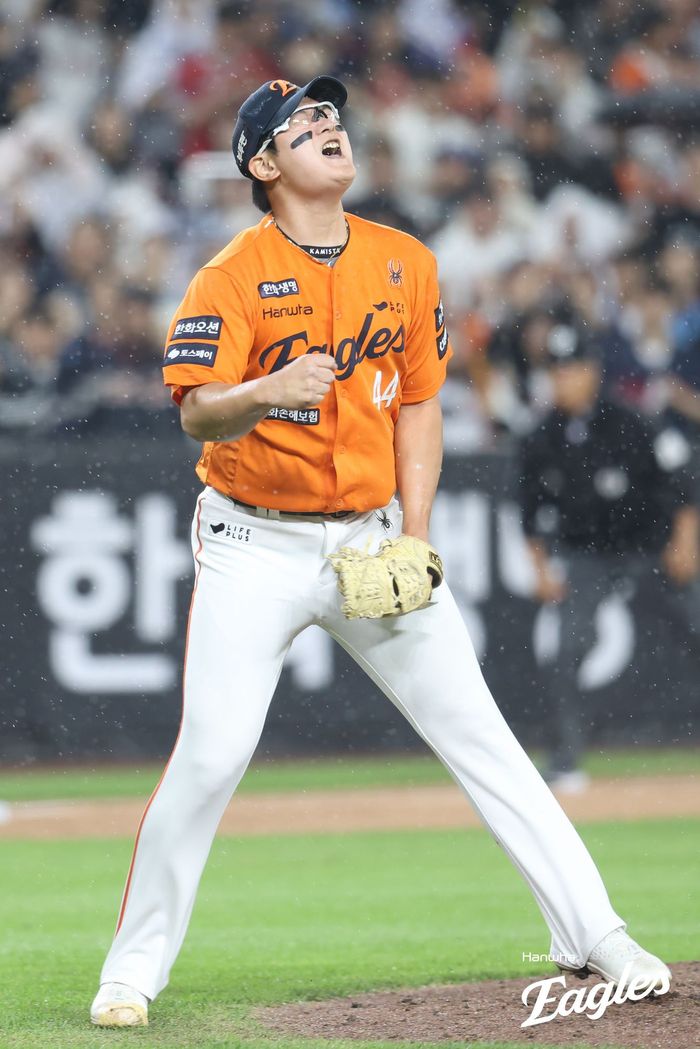 한화 김서현이 대전 한화생명 볼파크에서 열린 2025 KBO리그 롯데전에서 9회초 등판해 팀 승리를 지킨 후 포효하고 있다. 사진 | 한화 이글스