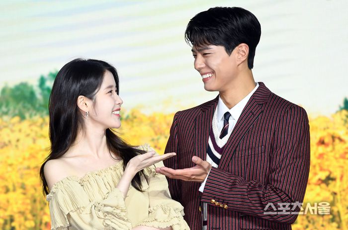 배우 아이유(왼쪽)와 박보검. 2025. 3. 5. 박진업 기자 upandup@sportsseoul.com