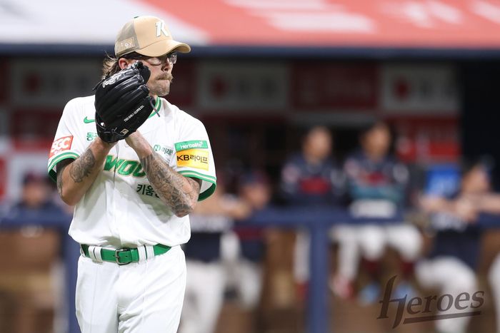 키움 웰스가 선수들을 향해 박수를 보내고 있다. 사진 | 키움 히어로즈