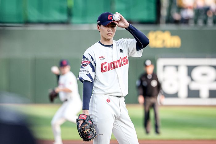 홍민기가 투구를 준비하고 있다. 사진 | 롯데 자이언츠