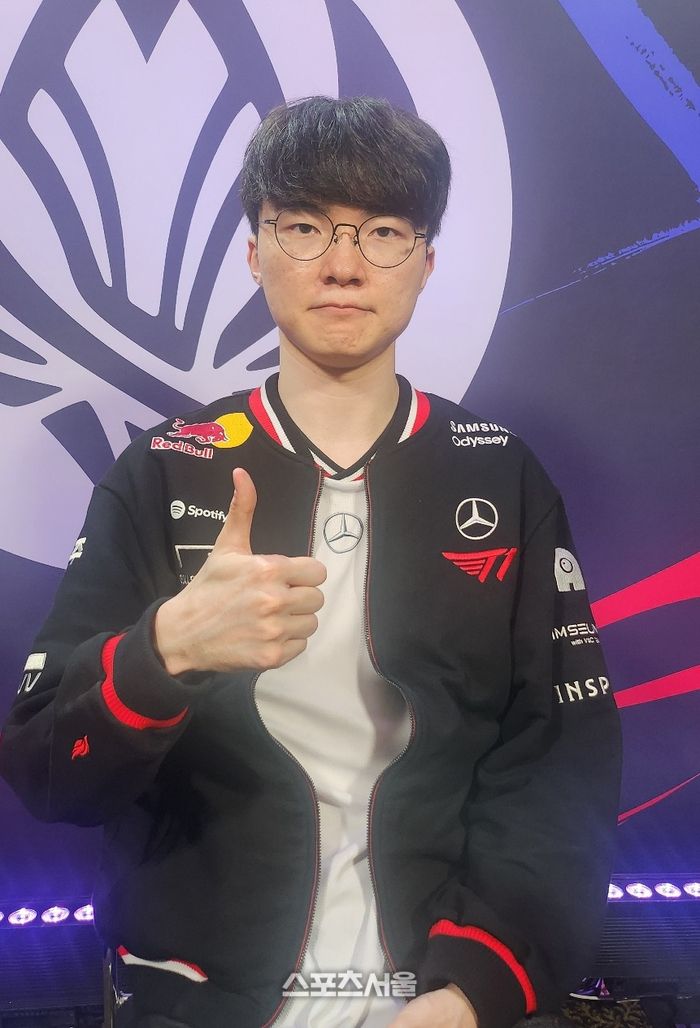 ‘페이커’ 이상혁이 10일 젠지와 경기 후 만나 인터뷰를 하고 있다. 밴쿠버=김민규 기자 kmg@sportsseoul.com