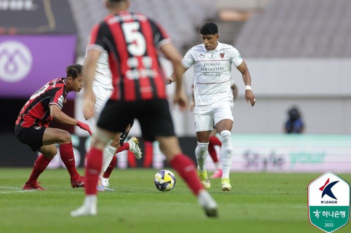 포항 오베르단(가운데). 사진 | 한국프로축구연맹