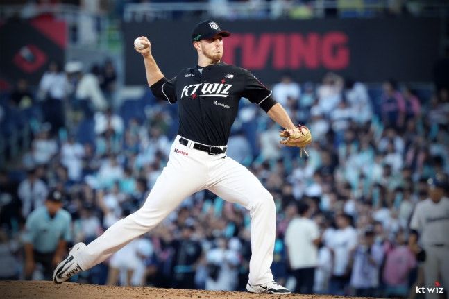 KT 패트릭이 23일 창원NC파크에서 열린 2025 KBO리그 정규시즌 NC전에 선발 등판해 역투하고 있다. 사진 | KT 위즈
