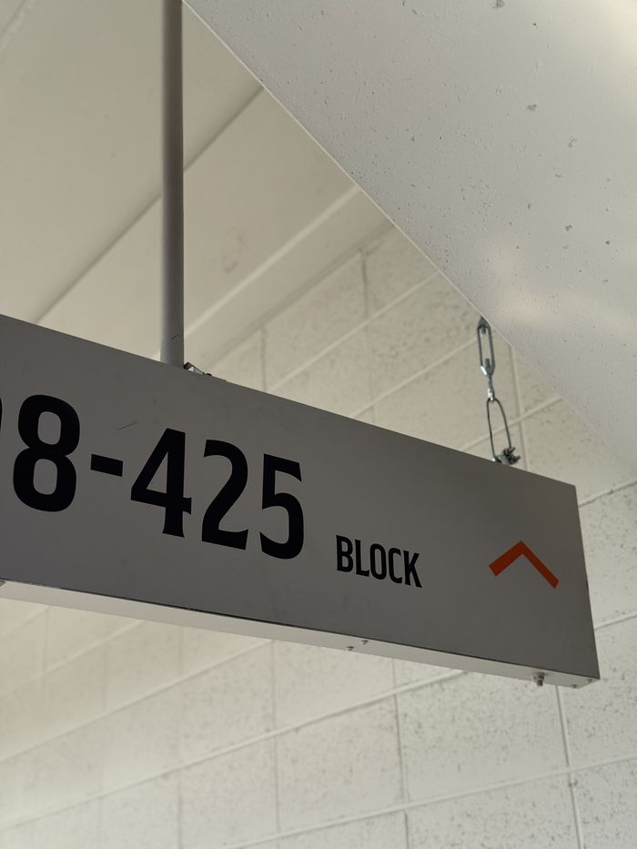 대전 한화생명 볼파크 내 행잉 간판에 와이어 보강을 진행했다. 대전 | 박연준 기자 duswns0628@sportsseoul.com