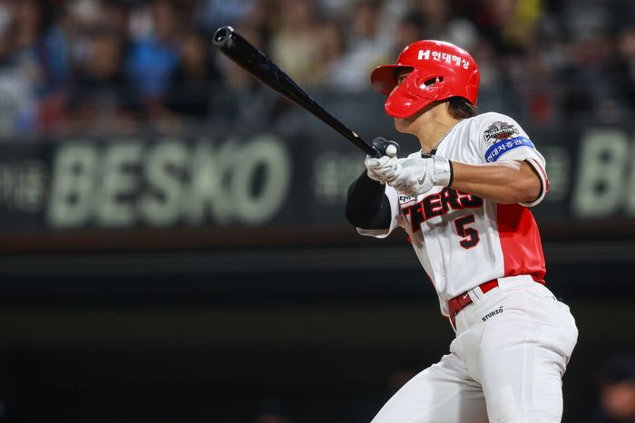 KIA 김도영이 광주-기아 챔피언스 필드에서 열린 2025 KBO리그 롯데전에서 5회말 2타점 적시 2루타를 때리고 있다. 사진 | KIA 타이거즈