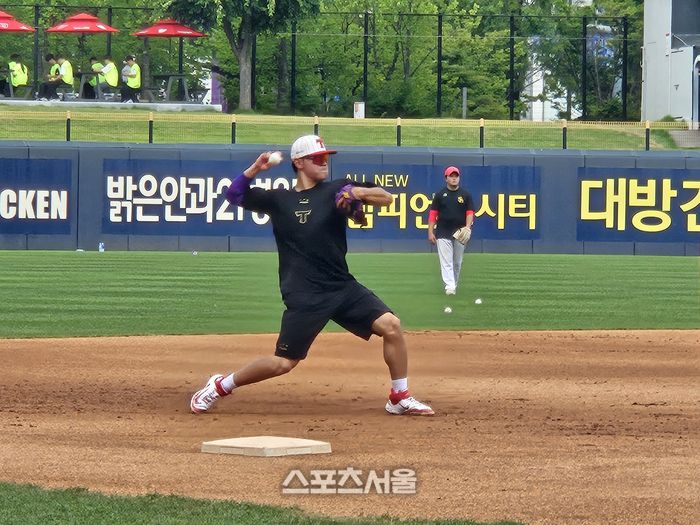 KIA 김도영이 2일 광주-기아 챔피언스 필드에서 열린 2025 KBO리그 한화전에 앞서 수비 훈련을 소화하고 있다. 광주 | 김동영 기자 raining99@sportsseoul.com